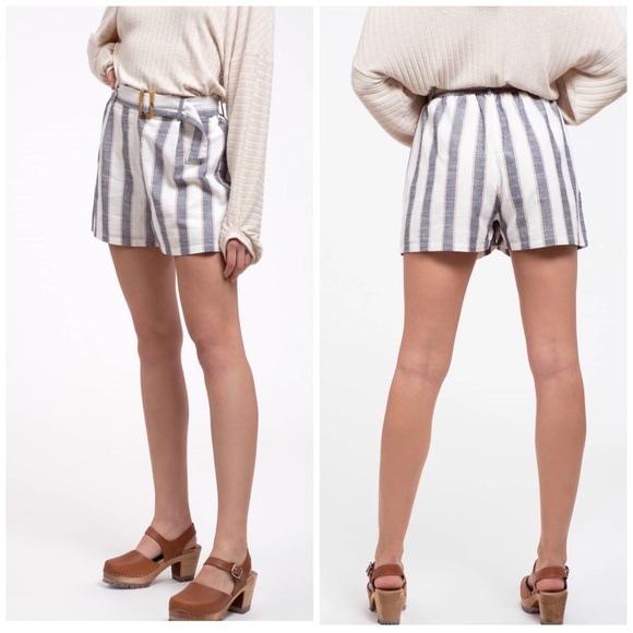 🆕Striped belted shorts - Picture 3 of 5